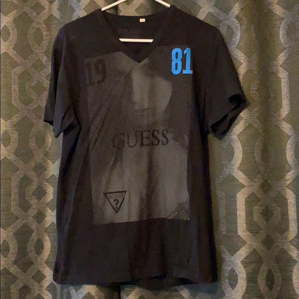Men’s Guess shirt